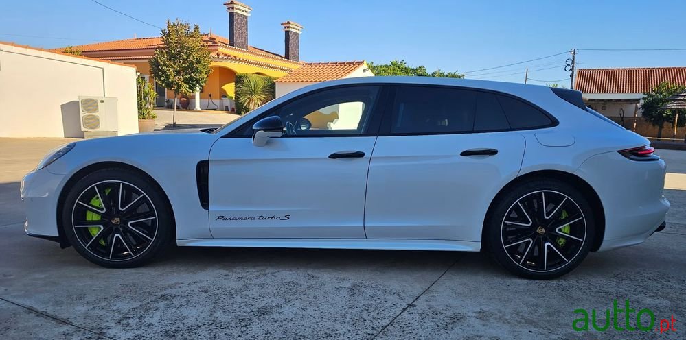 2017' Porsche Panamera Sport Turismo photo #6