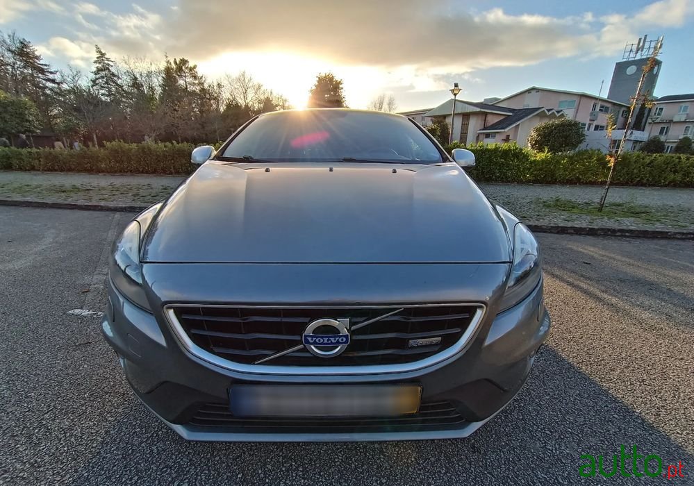 2014' Volvo V40 2.0 D4 R-Design photo #6