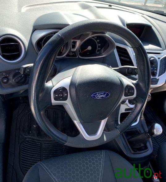 2009' Ford Fiesta photo #2