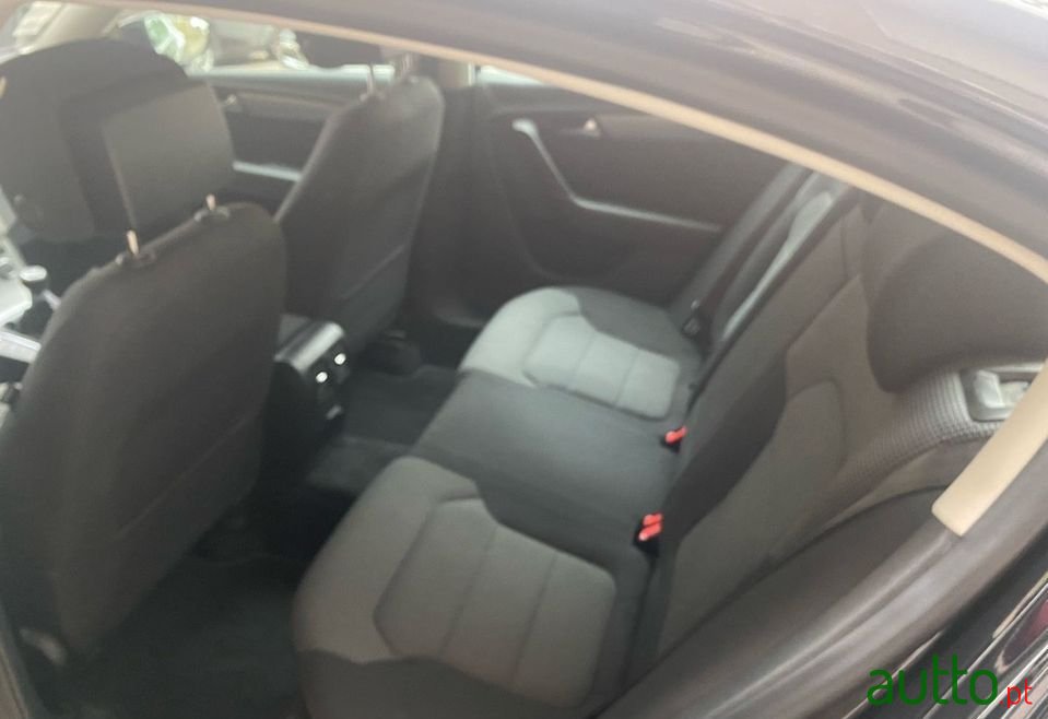 2013' Volkswagen Passat photo #6