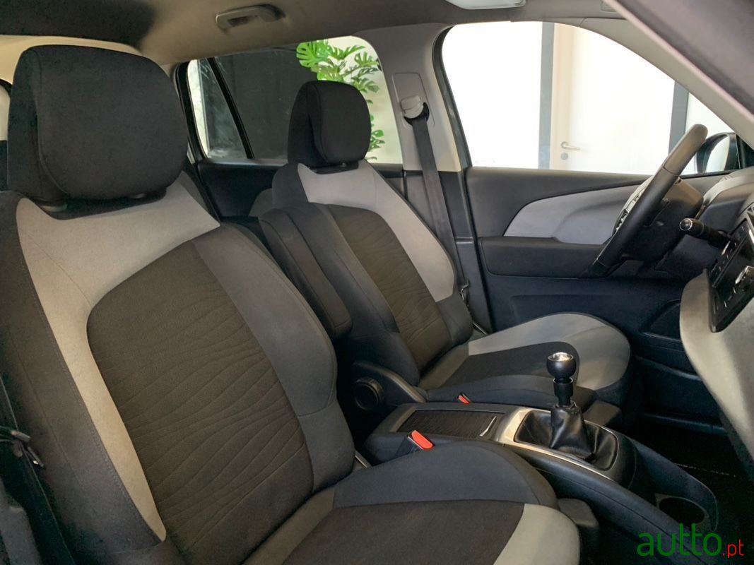 2016' Citroen C4 Grand Picasso photo #5