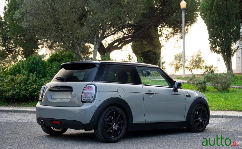 2016' MINI Cooper D photo #1