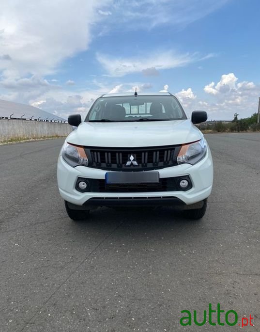 2020' Mitsubishi L200 photo #1