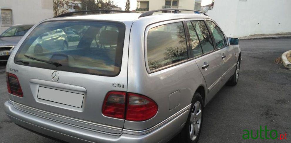 1999' Mercedes-Benz E-220 photo #2