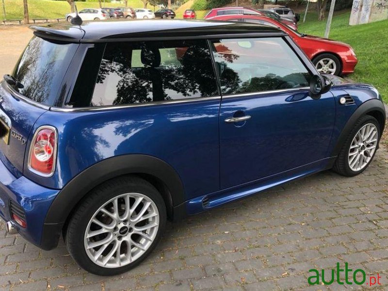 2013' MINI Cooper D photo #2