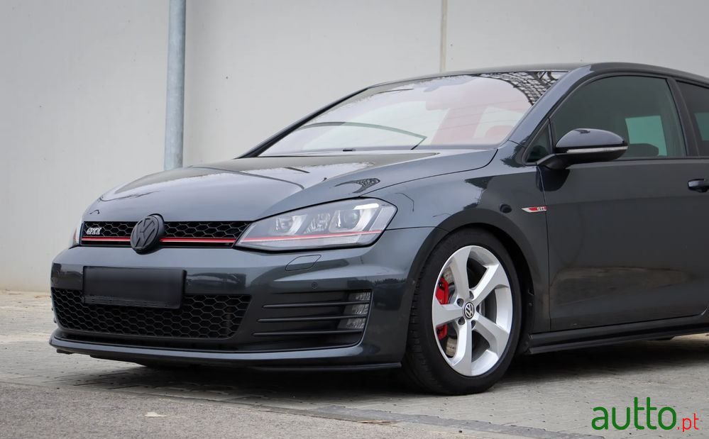 2014' Volkswagen Golf photo #2