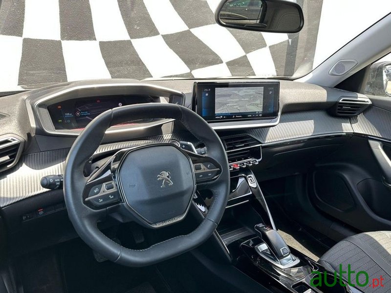 2021' Peugeot 2008 photo #4