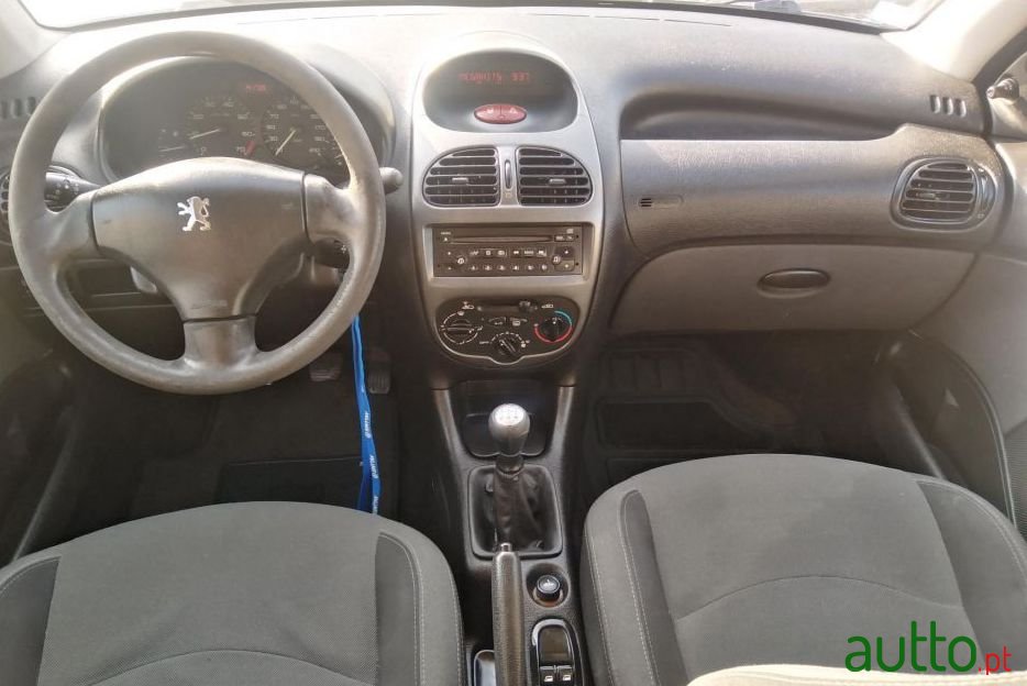 2006' Peugeot 206 Sw photo #1