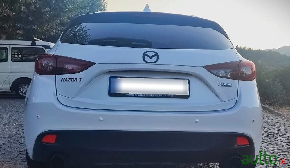 2015' Mazda 3 Skyactiv-D photo #6