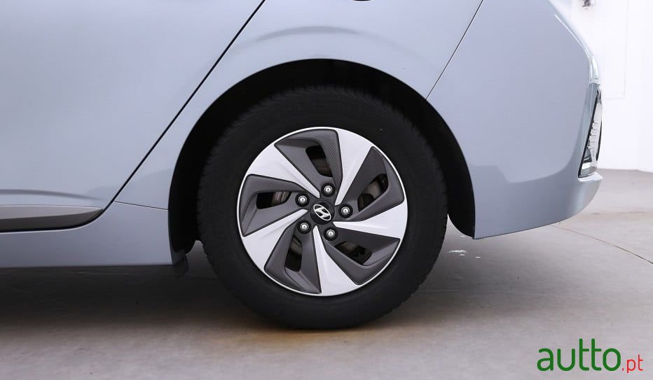 2016' Hyundai Ioniq photo #6