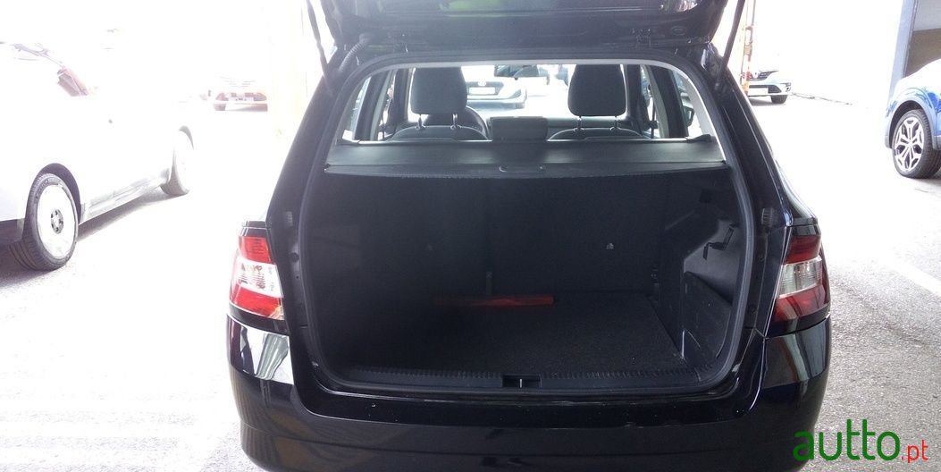 2017' Skoda Fabia Break photo #5