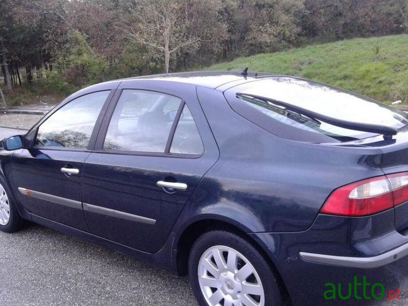 2002' Renault Laguna 1.9 Dci Privilége photo #2