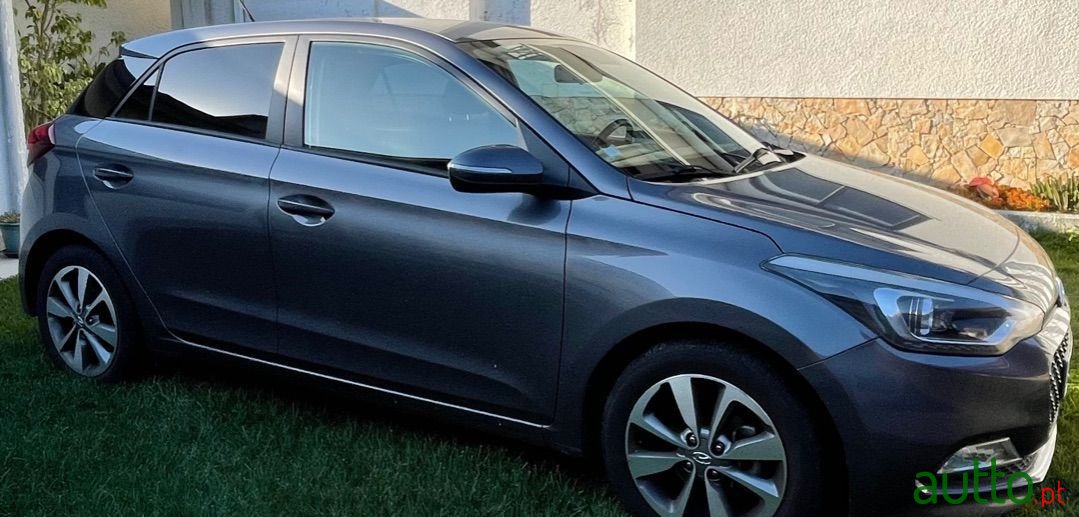 2017' Hyundai i20 photo #2