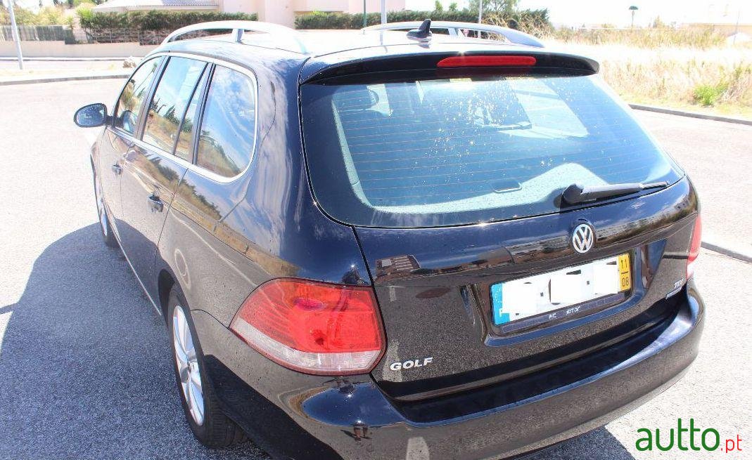 2011' Volkswagen Golf Variant photo #2