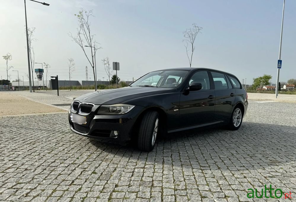 2010' BMW 316 D Touring photo #3