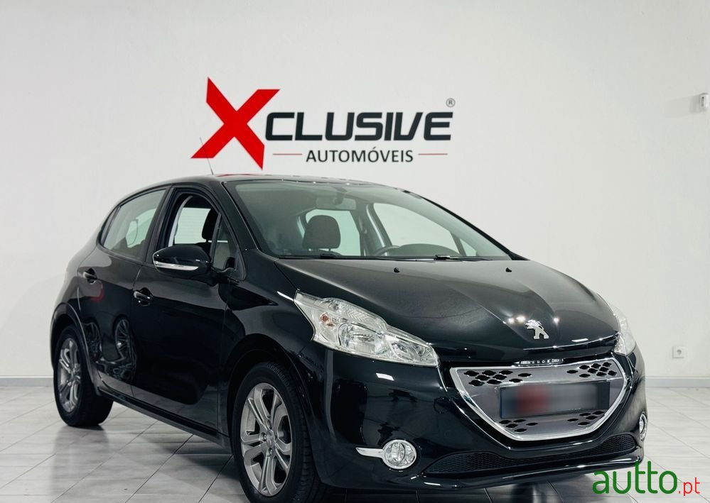 2012' Peugeot 208 photo #1