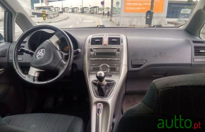 2008' Toyota Auris photo #5