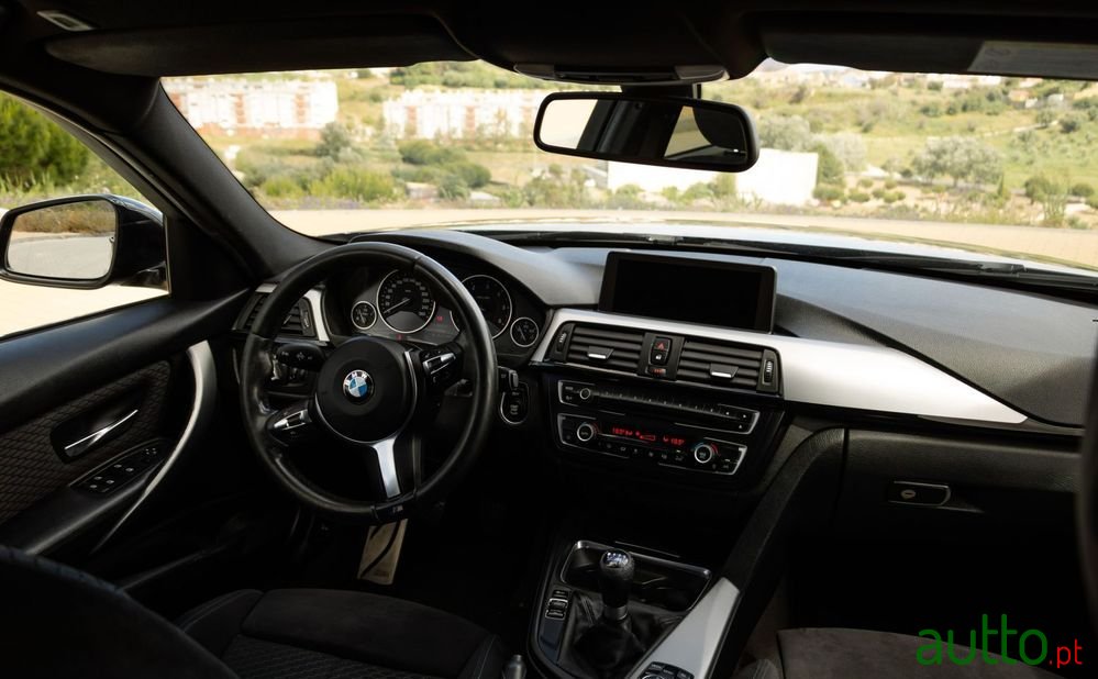 2013' BMW 318 D Touring Pack M photo #6