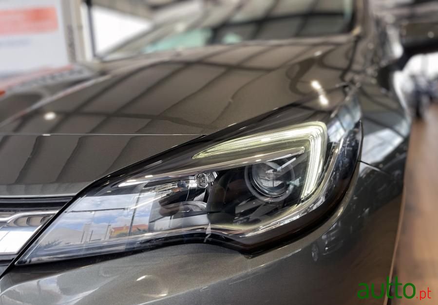 2018' Opel Astra photo #5