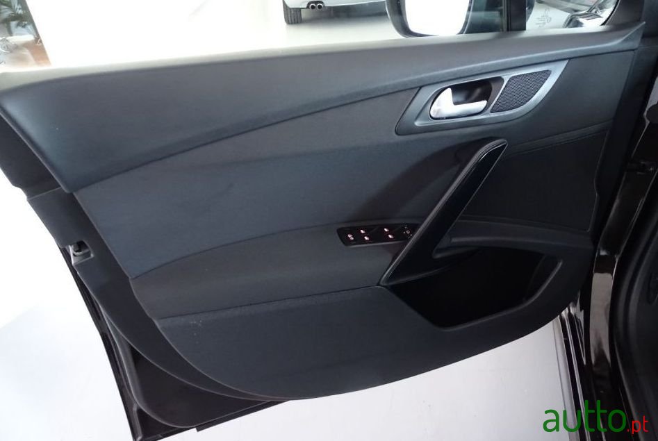 2015' Peugeot 508 Sw photo #2