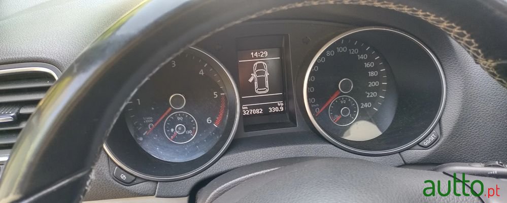 2011' Volkswagen Golf 1.6 Tdi Edition photo #6