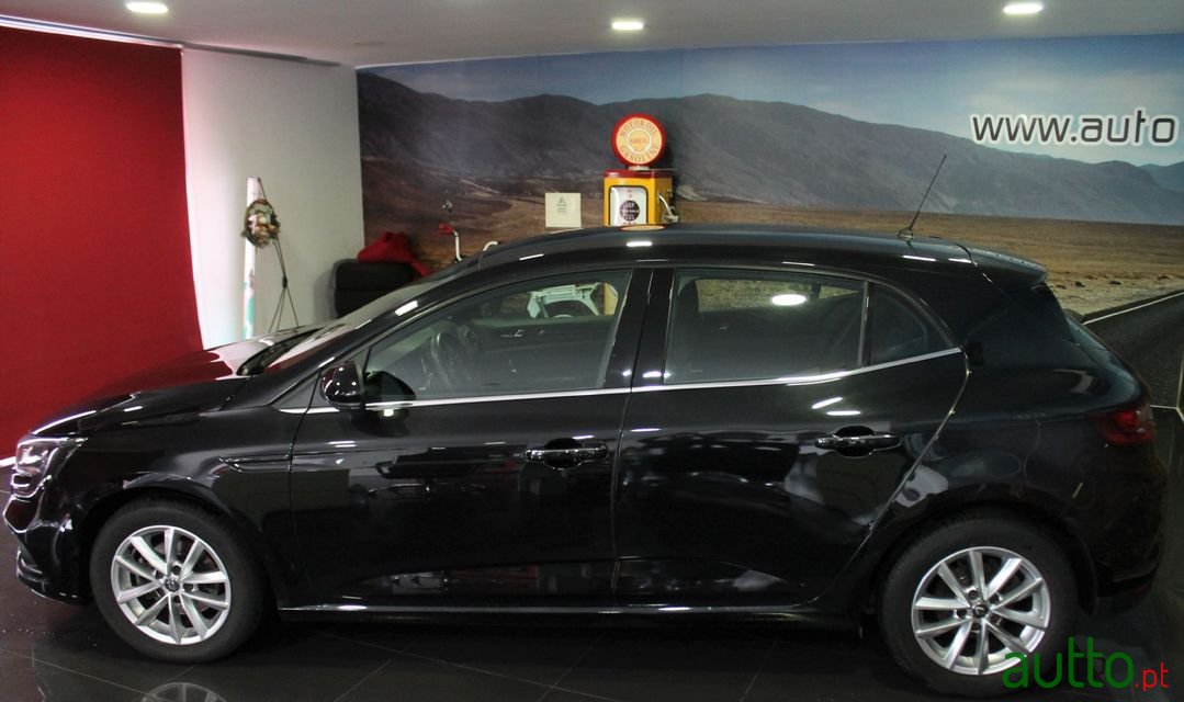 2015' Renault Megane photo #2