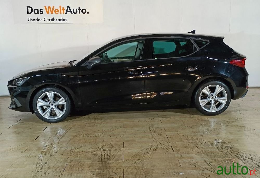 2023' SEAT Leon 1.0 Tsi Fr photo #3