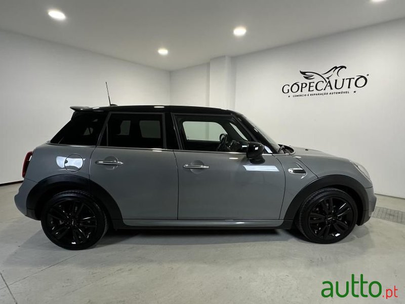 2020' MINI Cooper photo #6