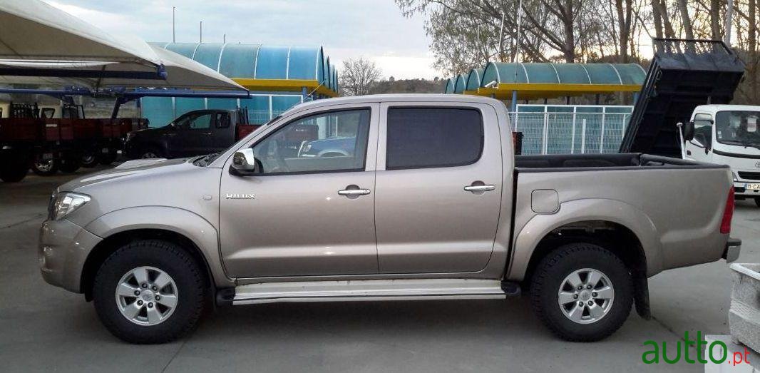 2009' Toyota Hilux Tracker 3.0 photo #2