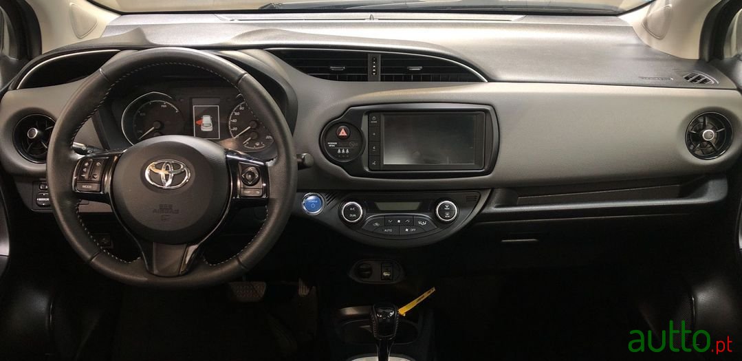 2020' Toyota Yaris photo #5