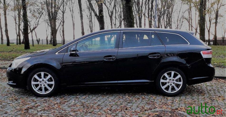 2009' Toyota Avensis Sw D4D Executive photo #2