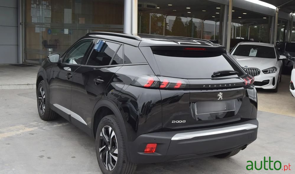 2022' Peugeot 2008 photo #5