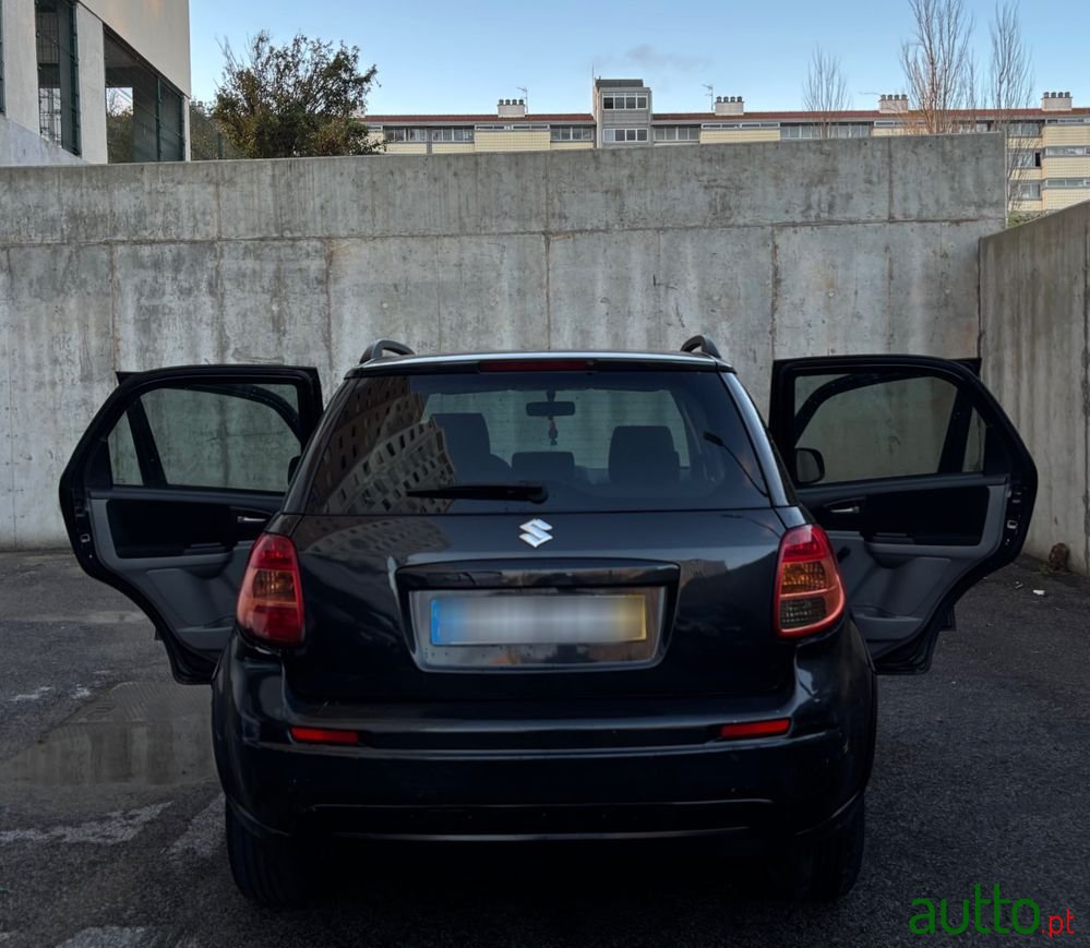 2010' Suzuki SX4 photo #5