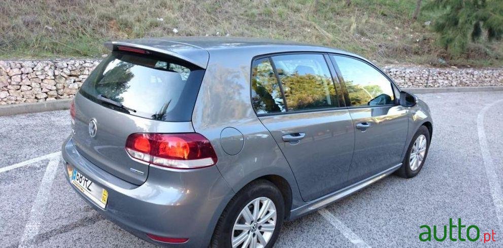 2011' Volkswagen Golf photo #1