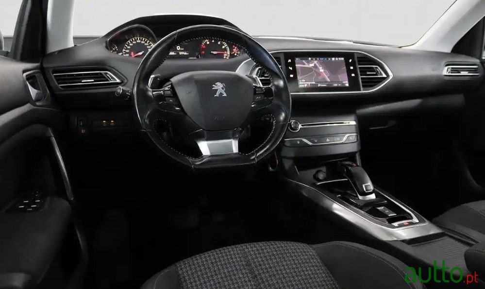 2018' Peugeot 308 Puretech photo #4