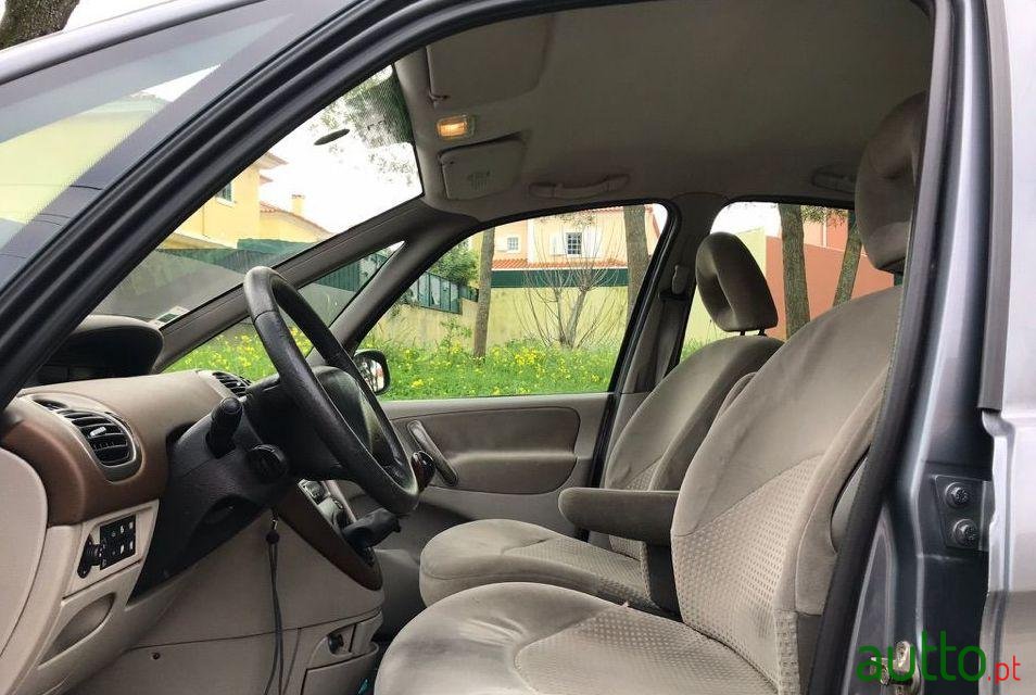 2005' Citroen Xsara Picasso photo #1