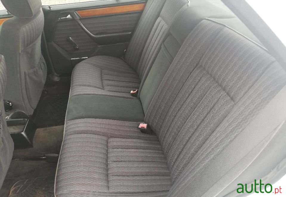 1992' Mercedes-Benz 200 Ver-D photo #5