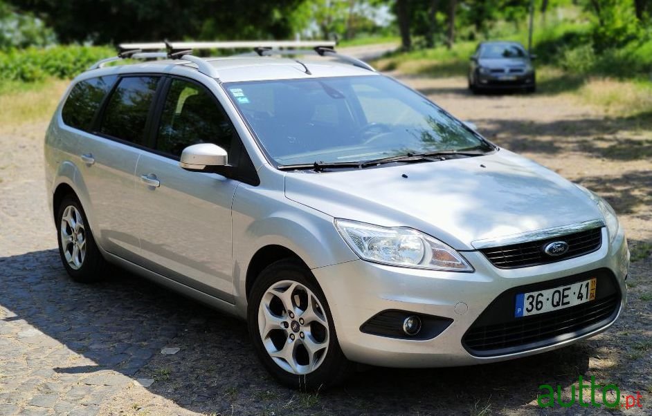 2011' Ford Focus Sw photo #2