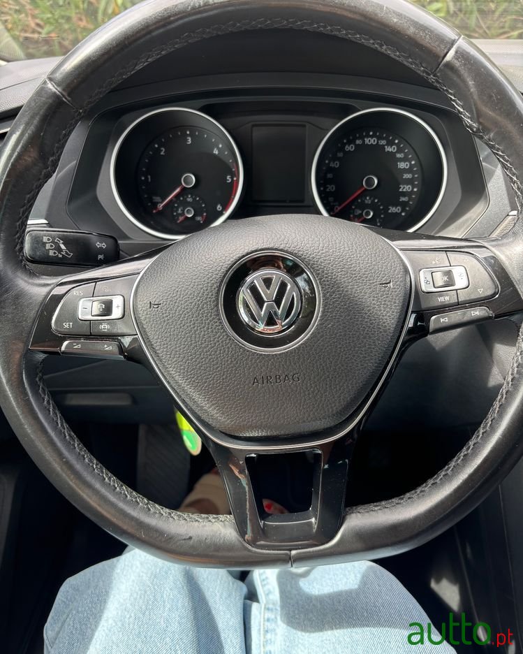 2020' Volkswagen Tiguan photo #4