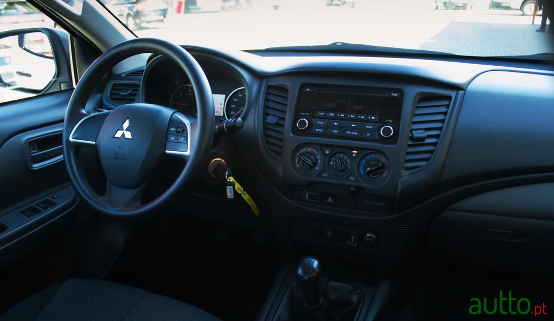 2016' Mitsubishi L200 photo #6