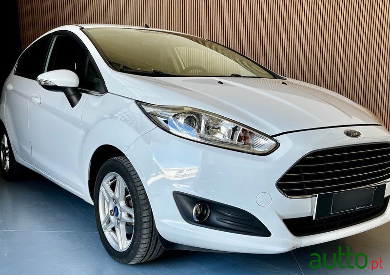 2015' Ford Fiesta photo #1