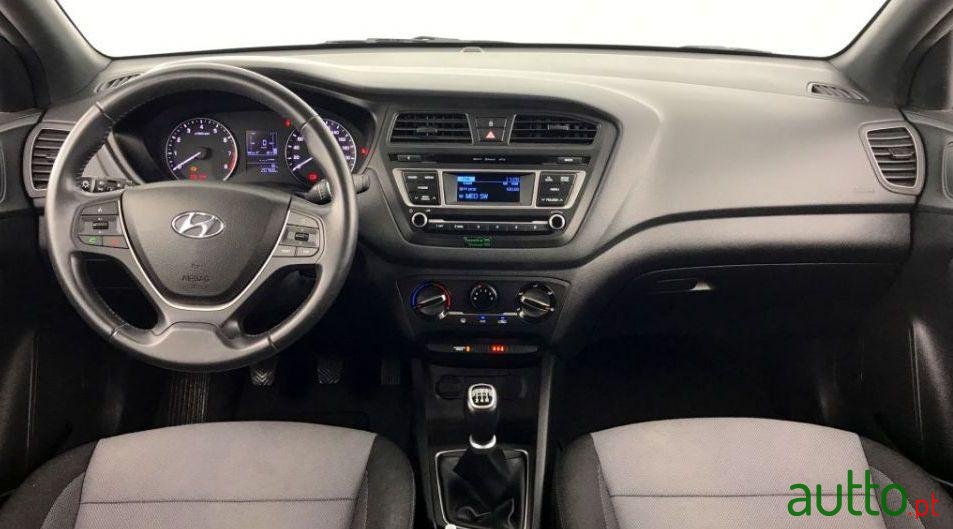 2017' Hyundai i20 photo #2