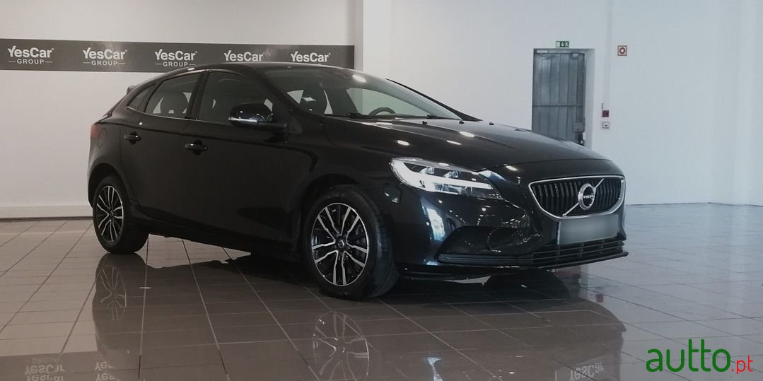 2019' Volvo V40 photo #3