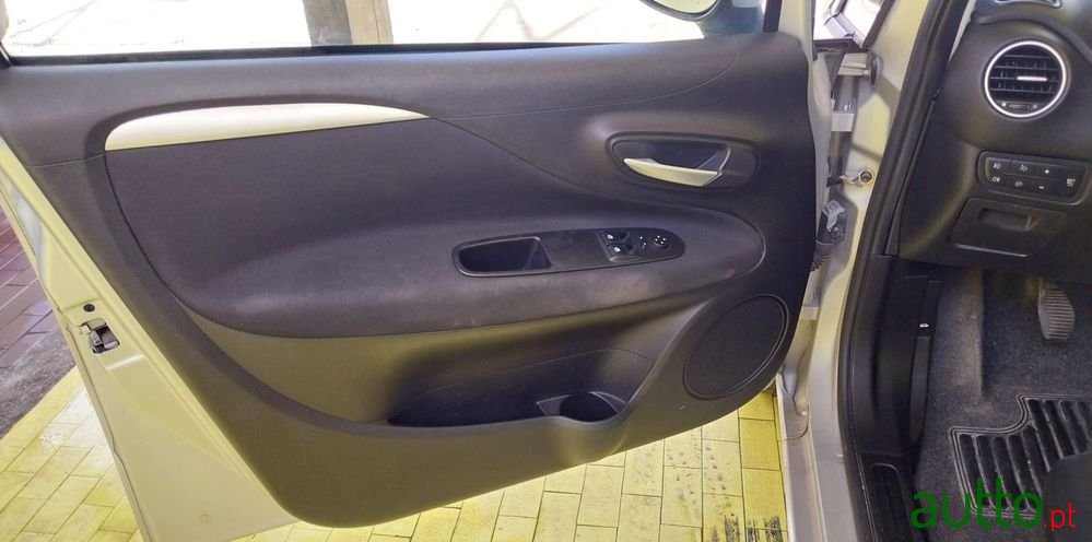 2016' Fiat Punto 1.3 M-Jet Easy S&S photo #3
