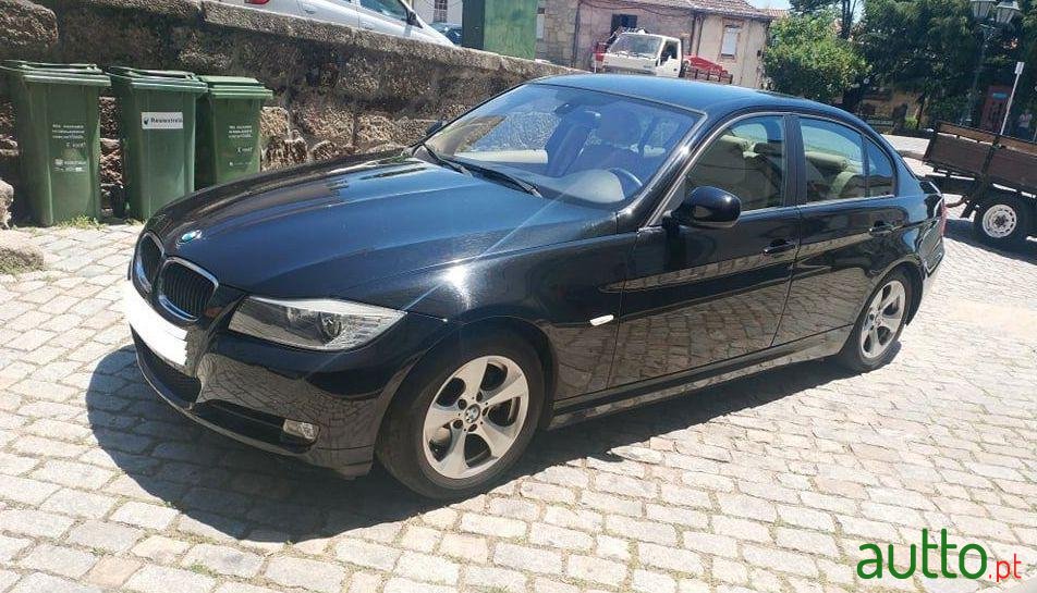 2011' BMW 320 photo #3