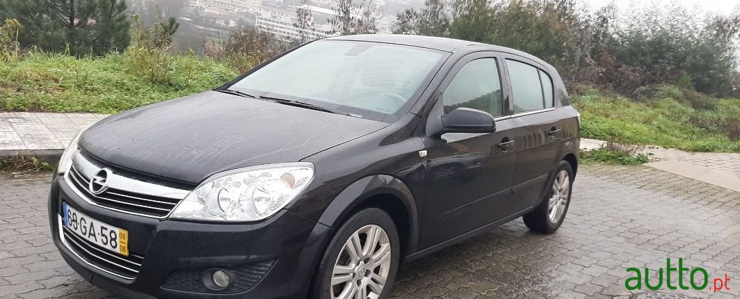 2008' Opel Astra photo #1