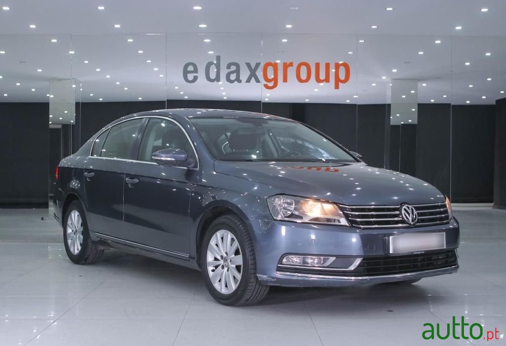 2013' Volkswagen Passat photo #1