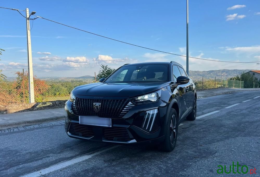2023' Peugeot 2008 photo #2