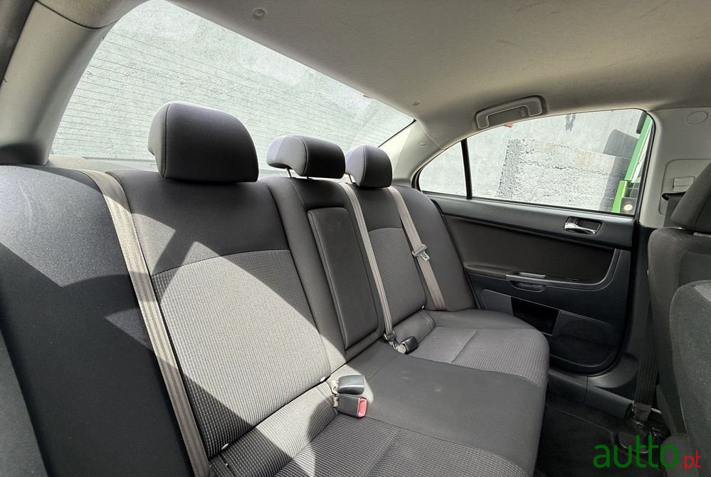 2011' Mitsubishi Lancer 1.6 Invite Cleartec photo #6