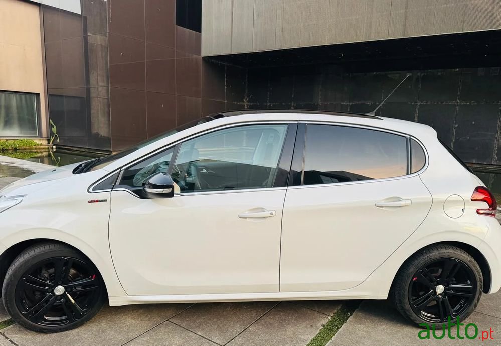 2016' Peugeot 208 photo #2
